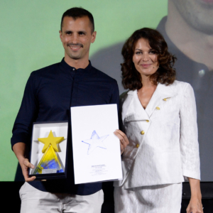 gabriele ricci riceve il premio mediastar